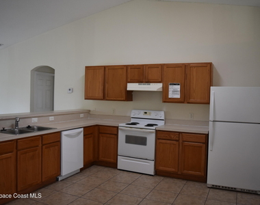 334 Bordeaux Avenue Ne - Photo Thumbnail 7