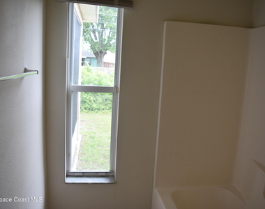 334 Bordeaux Avenue Ne - Photo Thumbnail 30