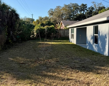 549 Como Avenue Ne - Photo Thumbnail 2