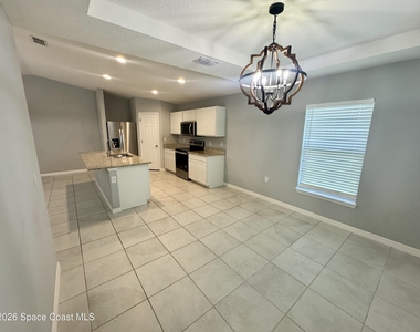 549 Como Avenue Ne - Photo Thumbnail 7
