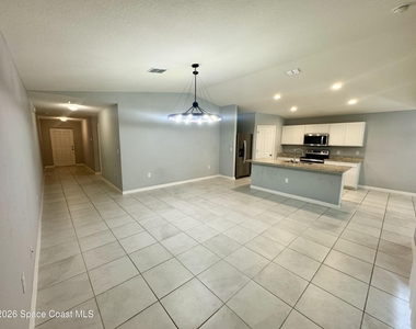 549 Como Avenue Ne - Photo Thumbnail 4