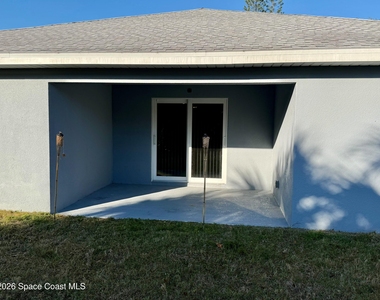 549 Como Avenue Ne - Photo Thumbnail 3