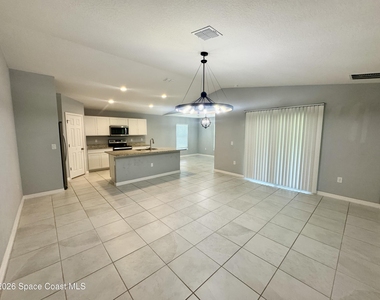 549 Como Avenue Ne - Photo Thumbnail 5