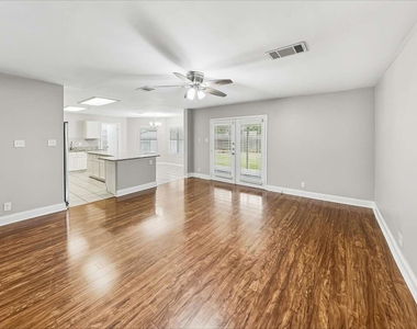 1405 Comfort Street - Photo Thumbnail 5