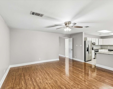 1405 Comfort Street - Photo Thumbnail 4