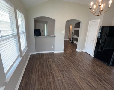 2602 Alexander Valley Court - Photo Thumbnail 4
