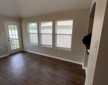 2602 Alexander Valley Court - Photo Thumbnail 3