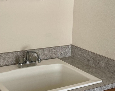 2362 Glasbern Circle - Photo Thumbnail 32