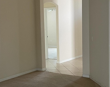 2362 Glasbern Circle - Photo Thumbnail 16