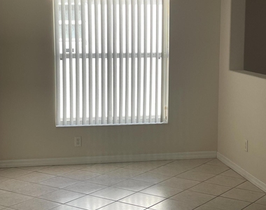 2362 Glasbern Circle - Photo Thumbnail 7
