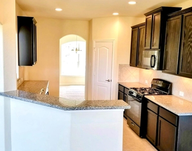 2534 Pines Pointe Dr - Photo Thumbnail 7
