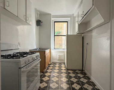 555 Edgecombe Avenue - Photo Thumbnail 3