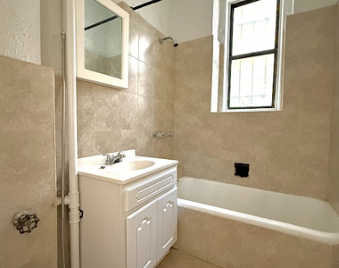 555 Edgecombe Avenue - Photo Thumbnail 4