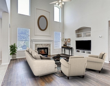 8607 Saratoga Drive - Photo Thumbnail 12