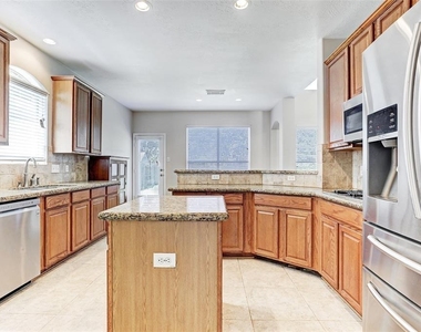 8607 Saratoga Drive - Photo Thumbnail 5