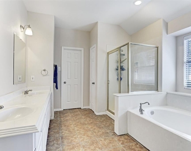 8607 Saratoga Drive - Photo Thumbnail 18