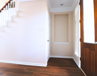 8607 Saratoga Drive - Photo Thumbnail 2