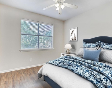 8607 Saratoga Drive - Photo Thumbnail 16