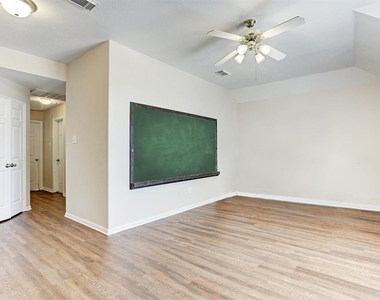 8607 Saratoga Drive - Photo Thumbnail 23