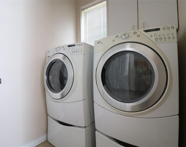 8607 Saratoga Drive - Photo Thumbnail 10