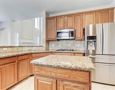 8607 Saratoga Drive - Photo Thumbnail 6
