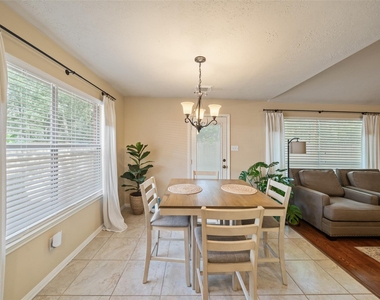 135 S Delta Mill Circle - Photo Thumbnail 7
