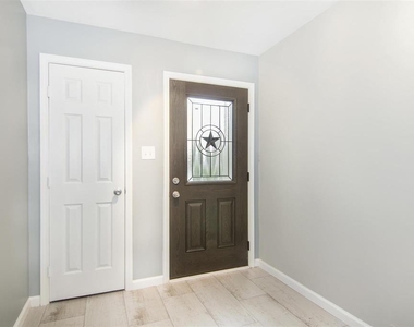 1720 Elgin Street - Photo Thumbnail 3