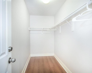 1720 Elgin Street - Photo Thumbnail 17