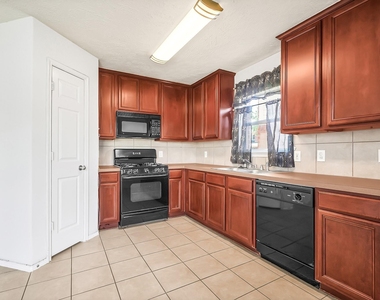 307 Gateship Drive - Photo Thumbnail 7