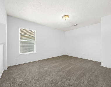 307 Gateship Drive - Photo Thumbnail 11