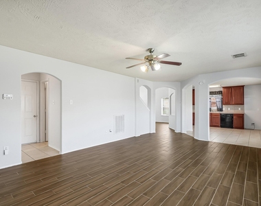 307 Gateship Drive - Photo Thumbnail 5