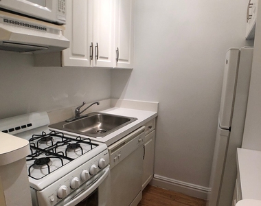 East 83 Street - Photo Thumbnail 4