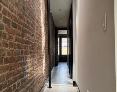 West 52nd Street - Photo Thumbnail 6