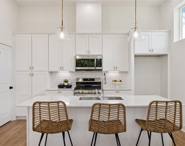 835 Rachel Street - Photo Thumbnail 7