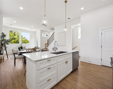 835 Rachel Street - Photo Thumbnail 4