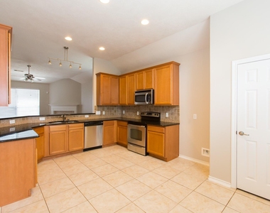 10206 N Pine Ivy Lane - Photo Thumbnail 5