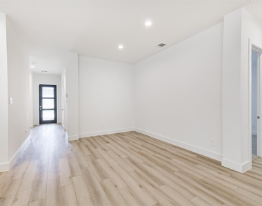 218 Springfield Terrace Court - Photo Thumbnail 7