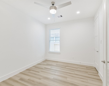218 Springfield Terrace Court - Photo Thumbnail 5