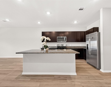 5330 Buffalo Grass Lane - Photo Thumbnail 12