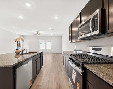 5330 Buffalo Grass Lane - Photo Thumbnail 14