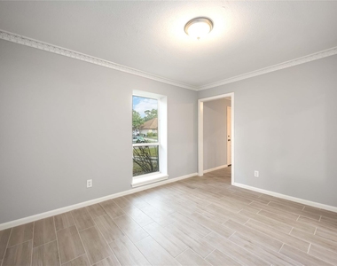 3823 Fernglade Dr - Photo Thumbnail 24