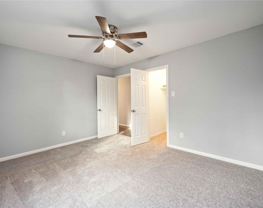 3823 Fernglade Dr - Photo Thumbnail 18