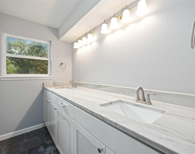 3823 Fernglade Dr - Photo Thumbnail 12