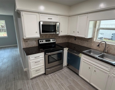 3823 Fernglade Dr - Photo Thumbnail 9