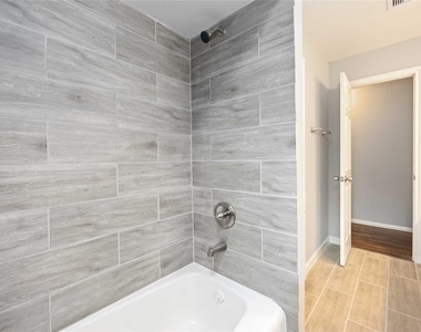 3823 Fernglade Dr - Photo Thumbnail 16