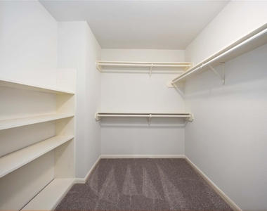 3823 Fernglade Dr - Photo Thumbnail 13