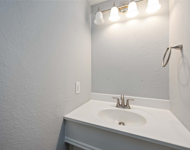 3823 Fernglade Dr - Photo Thumbnail 23