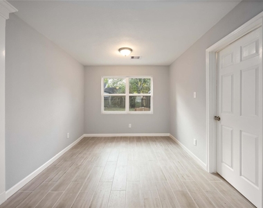 3823 Fernglade Dr - Photo Thumbnail 22