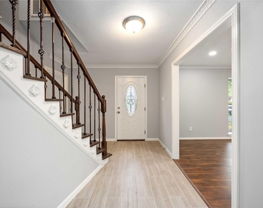 3823 Fernglade Dr - Photo Thumbnail 2
