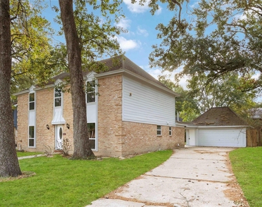 3823 Fernglade Dr - Photo Thumbnail 1